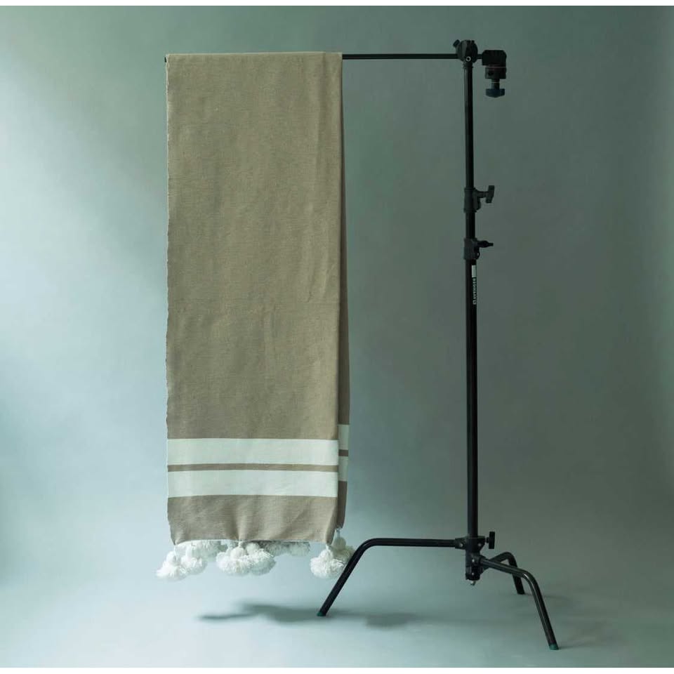 Manta beige con rayas blancas
